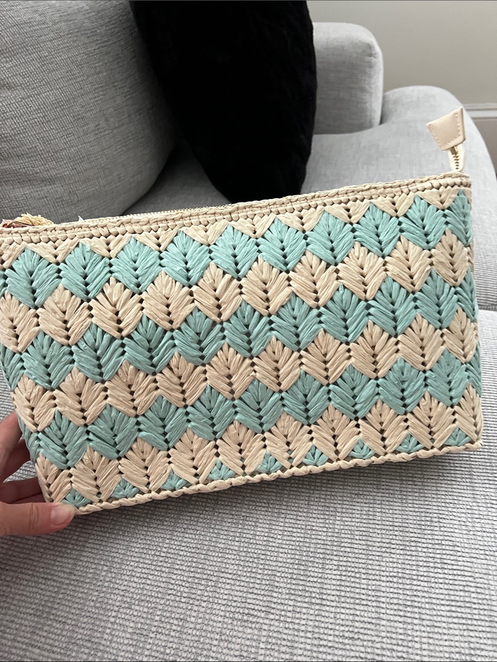 Handwoven Raffia Clutch in Beige and Mint